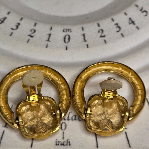 Vintage Gold-Tone Statement Door Knocker Clip-On Earrings - Picture 3 of 4